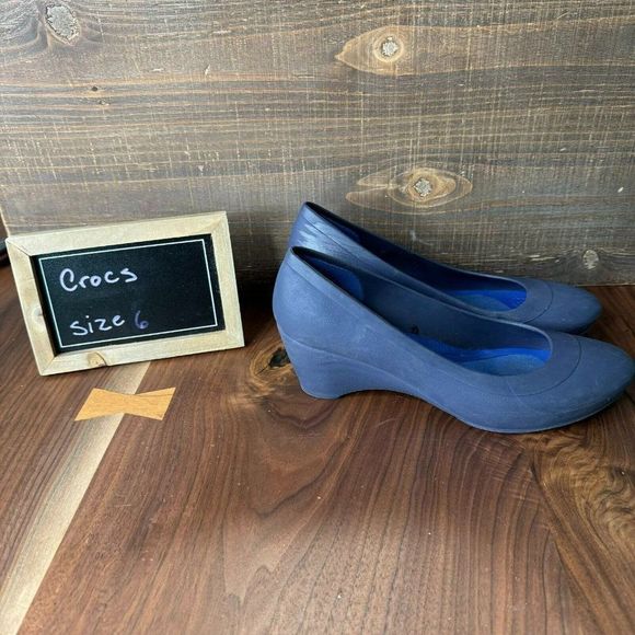Womens Crocs Lina Blue Pumps Slip On Wedge Heeled Rubber Shoes Size 6 M GUC‎ - Picture 1 of 9